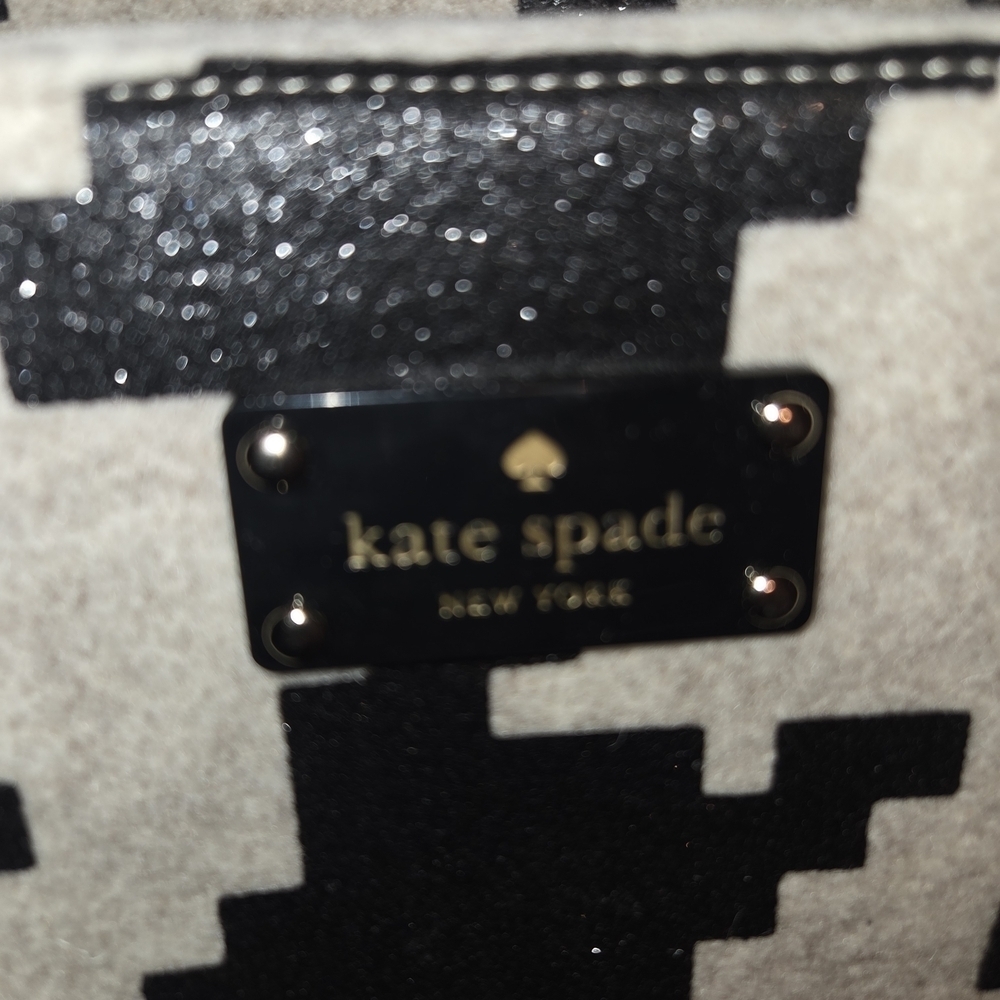 Kate Spade Limited Addition Black and Cream Tote with Storybook Pouch NWOT - Picture 9 of 11